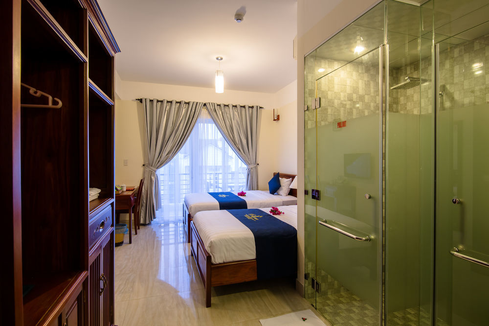 Prince Hotel Hoi An Bagian luar foto