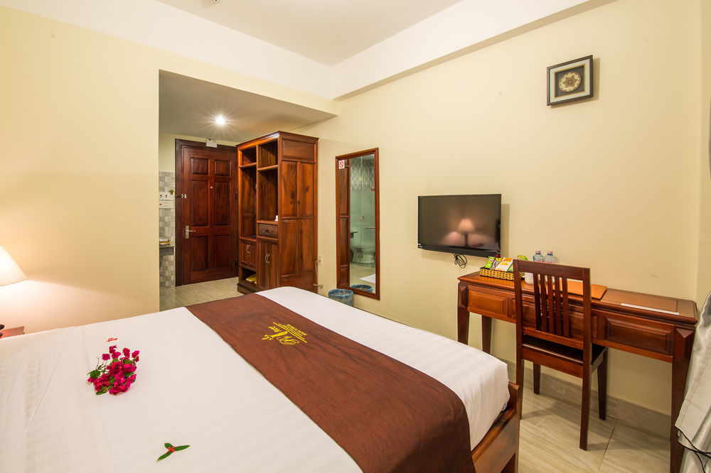 Prince Hotel Hoi An Bagian luar foto